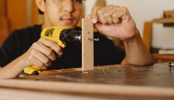 10 outils de bricolage indispensables pour un débutant - Equipements maison